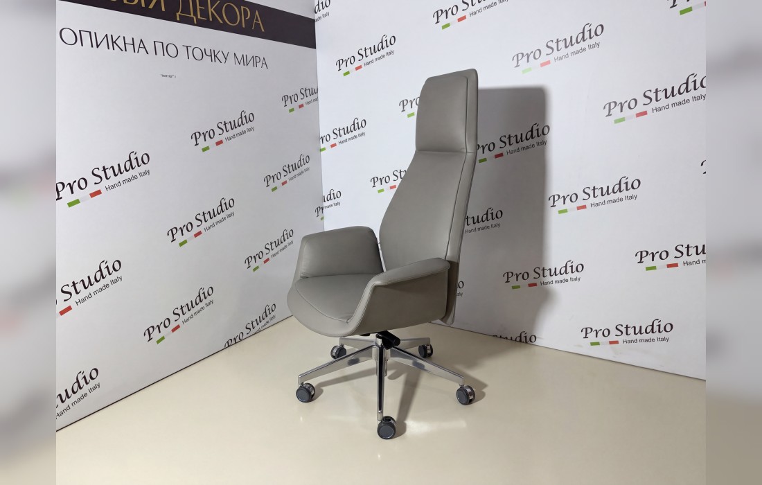 Кресло для руководителя Poltrona Frau Downtown