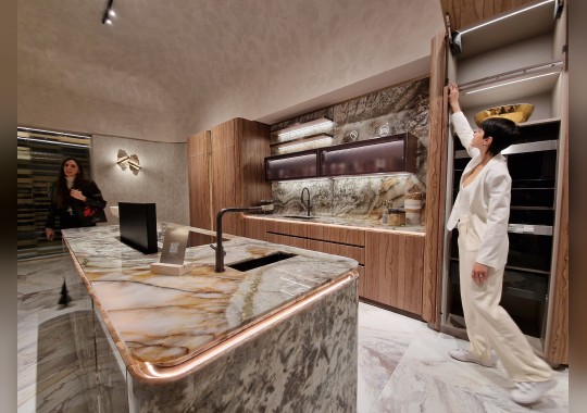 Кухня из мрамора и дерева Villa D'Este от фабрики Visionnaire