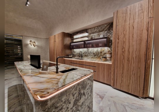 Кухня из мрамора и дерева Villa D'Este от фабрики Visionnaire