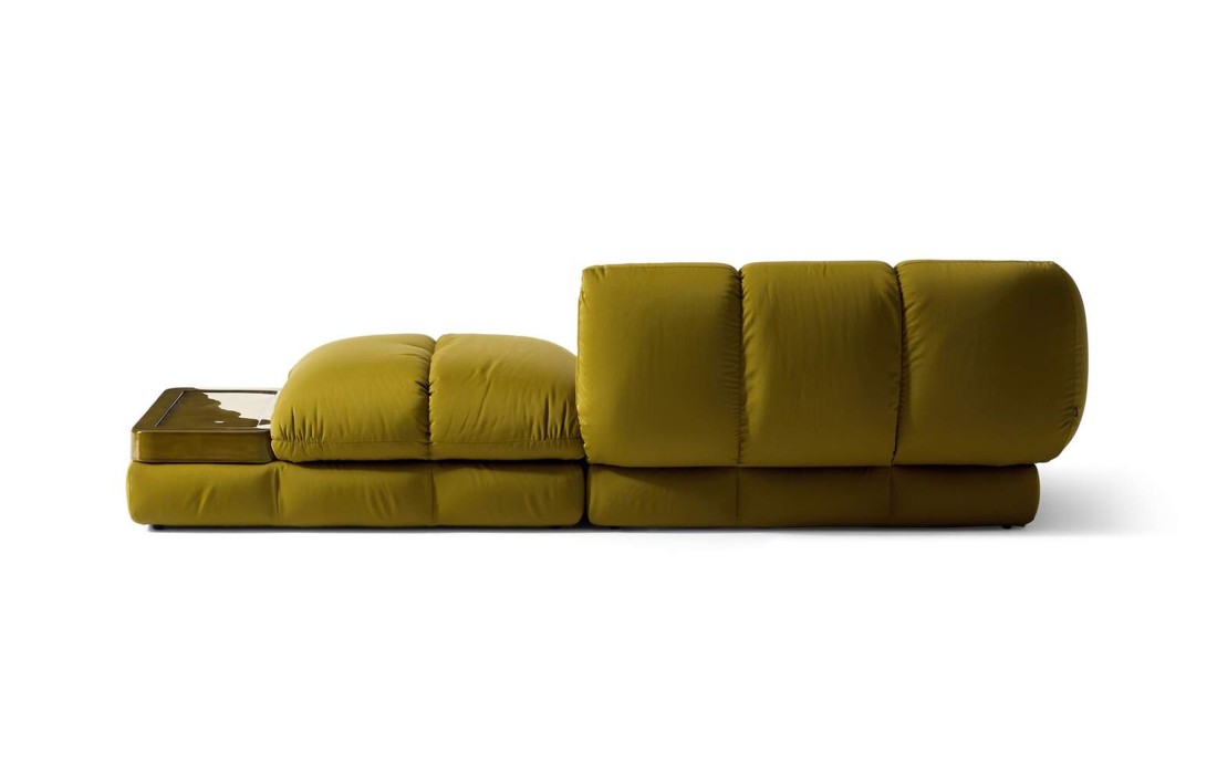 Диван Ardys фабрики Cassina — дизайн Патрисии Уркиолы