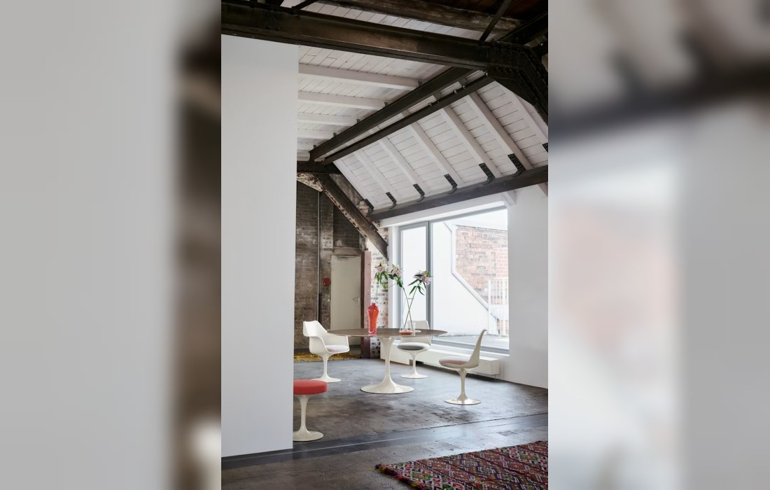 Обеденный стол Saarinen Pedestal Table фабрики Knoll