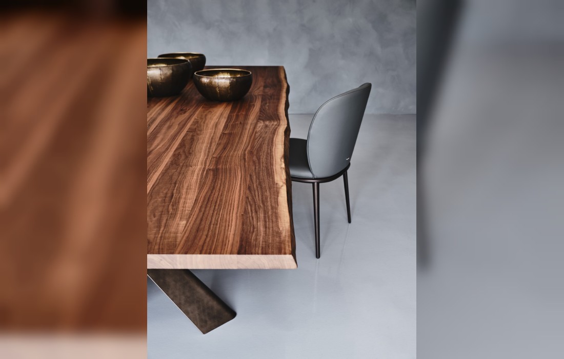 Стол Mad Max Wood и стул Chris ML от фабрики Cattelan