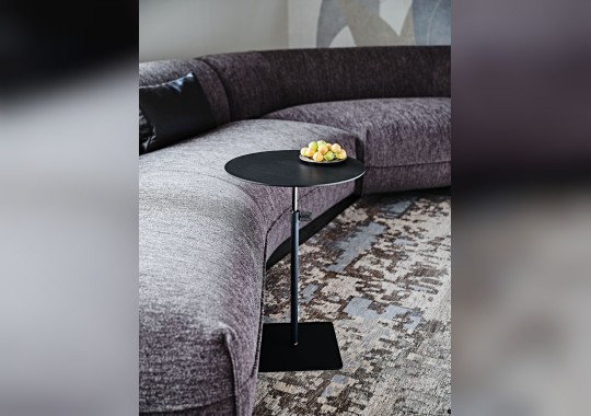 Регулируемые кофейные столики Step с квадратной и круглой столешницами из брашированной бронзы от Cattelan image 4