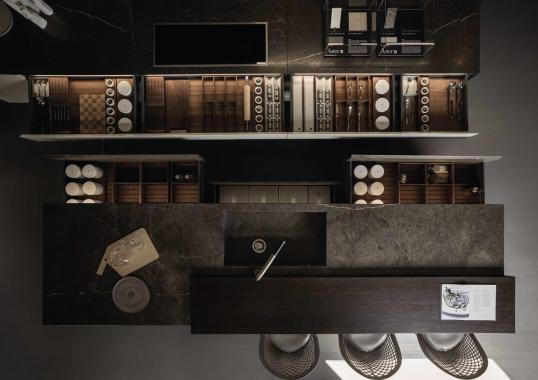 Кухня с островом из керамогранита и основной кухней из дерева Aster Cucine - Contempora