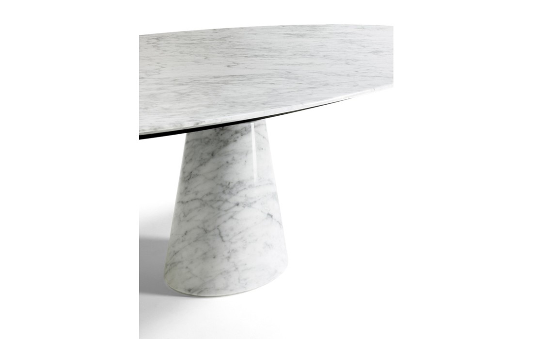 Обеденный стол модель Mesa Ellipse от Poltrona Frau | Vignelli