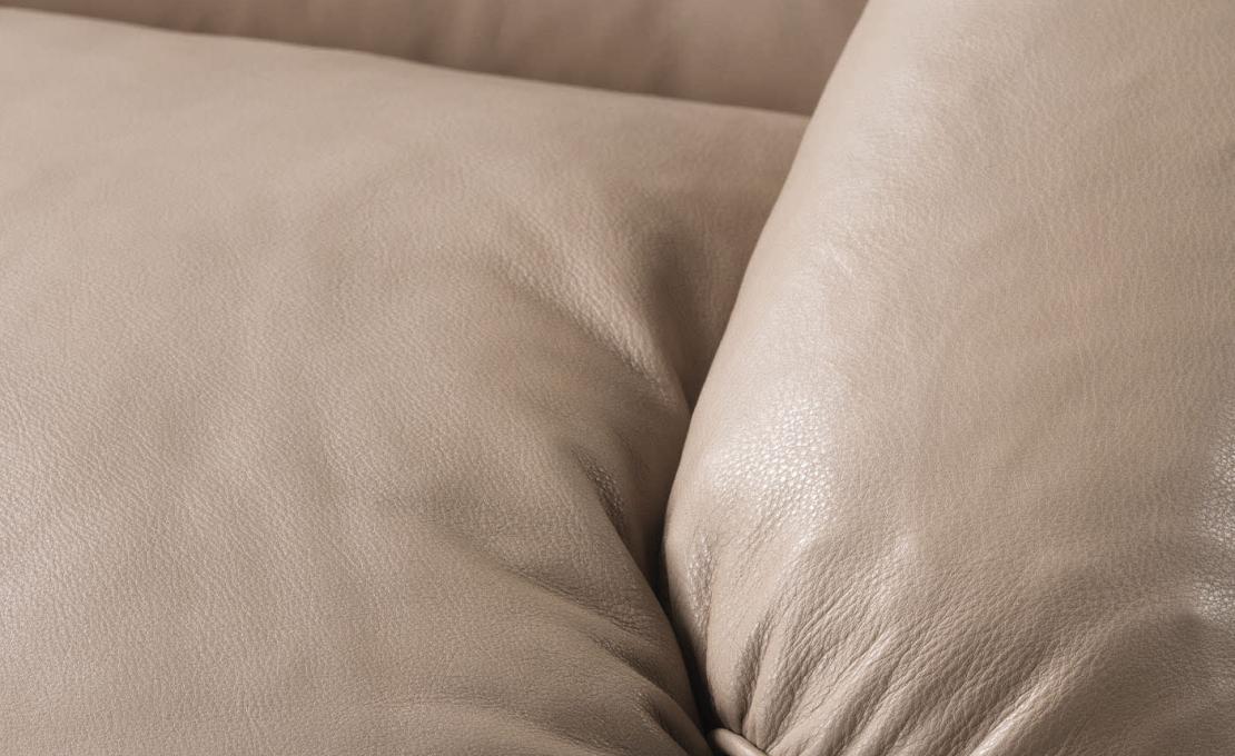 Кресло от фабрики Ghidini 1961 модель Flo Beige