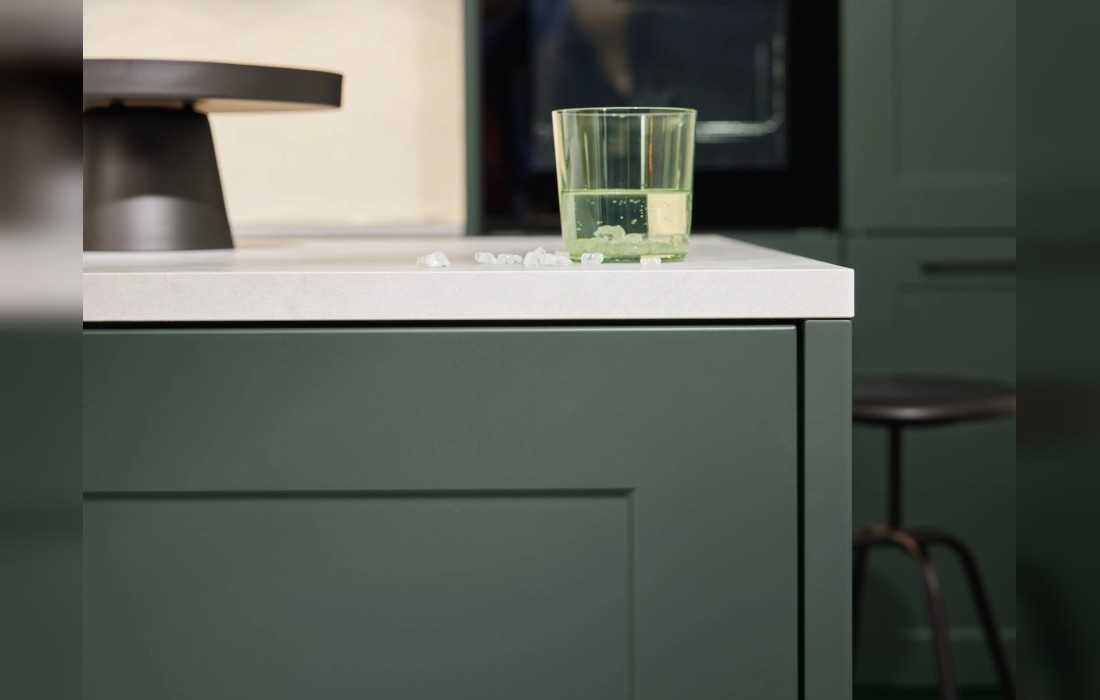 Кухня FRAME LACK/SOFT LACK BLACK GREEN от Nolte: стиль и современность