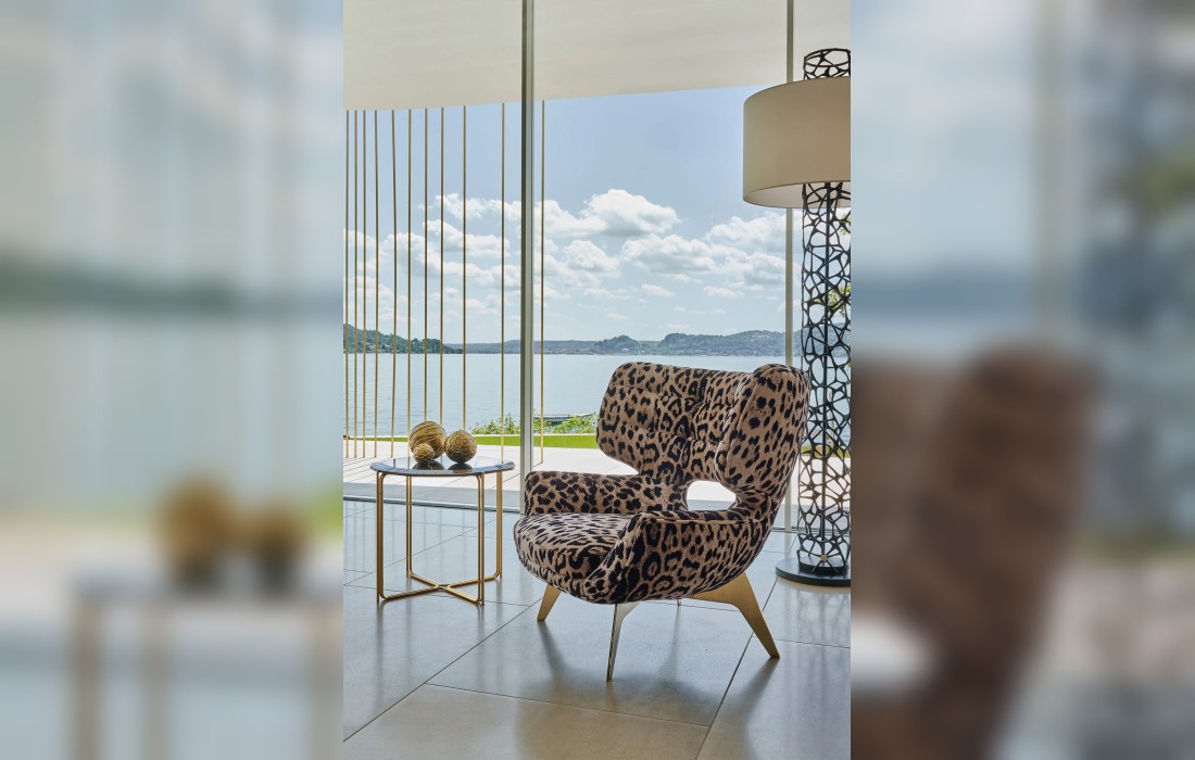 Кресло MACLAINE от Roberto Cavalli Home: стиль 50‑х в современном интерьере