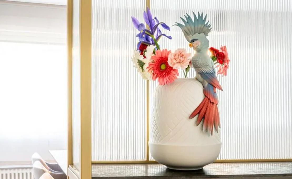 Ваза Cockatoo от Lladro — фарфоровая скульптура с какаду