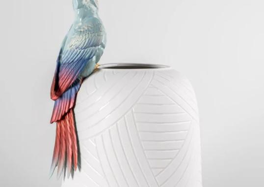 Ваза Cockatoo от Lladro — фарфоровая скульптура с какаду