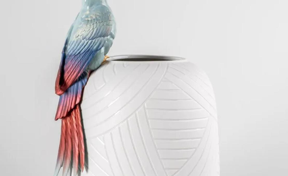 Ваза Cockatoo от Lladro — фарфоровая скульптура с какаду