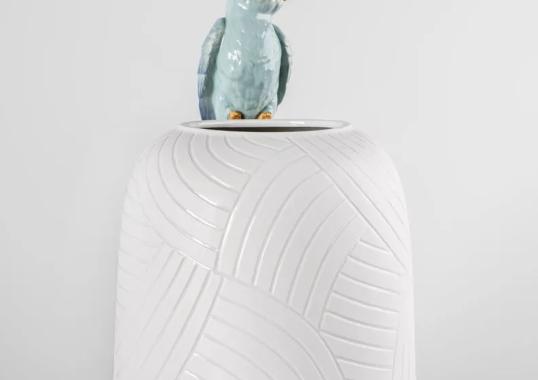 Ваза Cockatoo от Lladro — фарфоровая скульптура с какаду