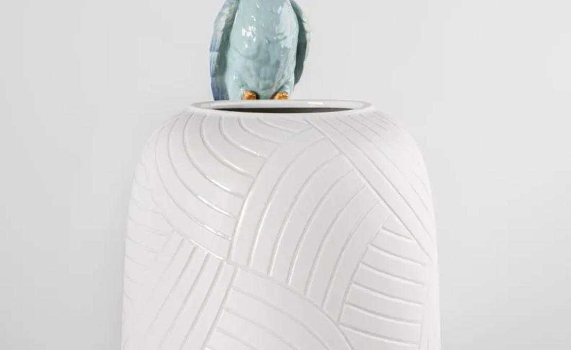 Ваза Cockatoo от Lladro — фарфоровая скульптура с какаду