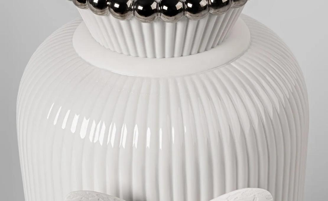 Ваза Lady Luck by Olga Hanono от Lladro — авторский фарфор с бабочкой