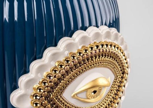 Ваза Lover’s Eyes от Lladro — фарфор с гравировкой глаза