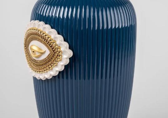 Ваза Lover’s Eyes от Lladro — фарфор с гравировкой глаза