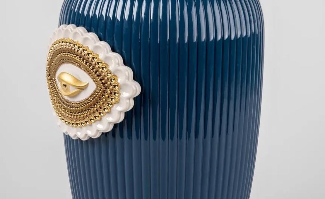 Ваза Lover’s Eyes от Lladro — фарфор с гравировкой глаза