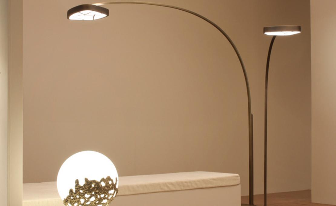 Торшер Pluma от Esperia Luci — модульность и премиальное освещение