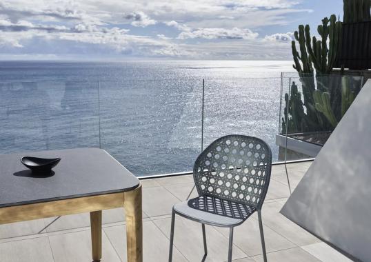 Стол Eidos фабрики Gervasoni, дизайн Габриэле и Оскара Буратти