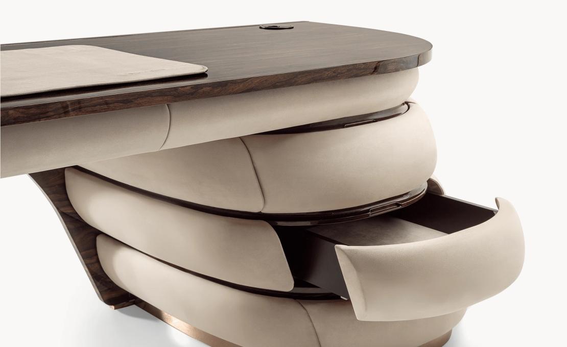 Письменный стол модель Arrakis от фабрики Ipe Cavalli Visionnaire