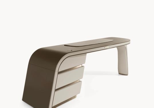 Письменный стол модель Ambassador от фабрики Ipe Cavalli Visionnaire