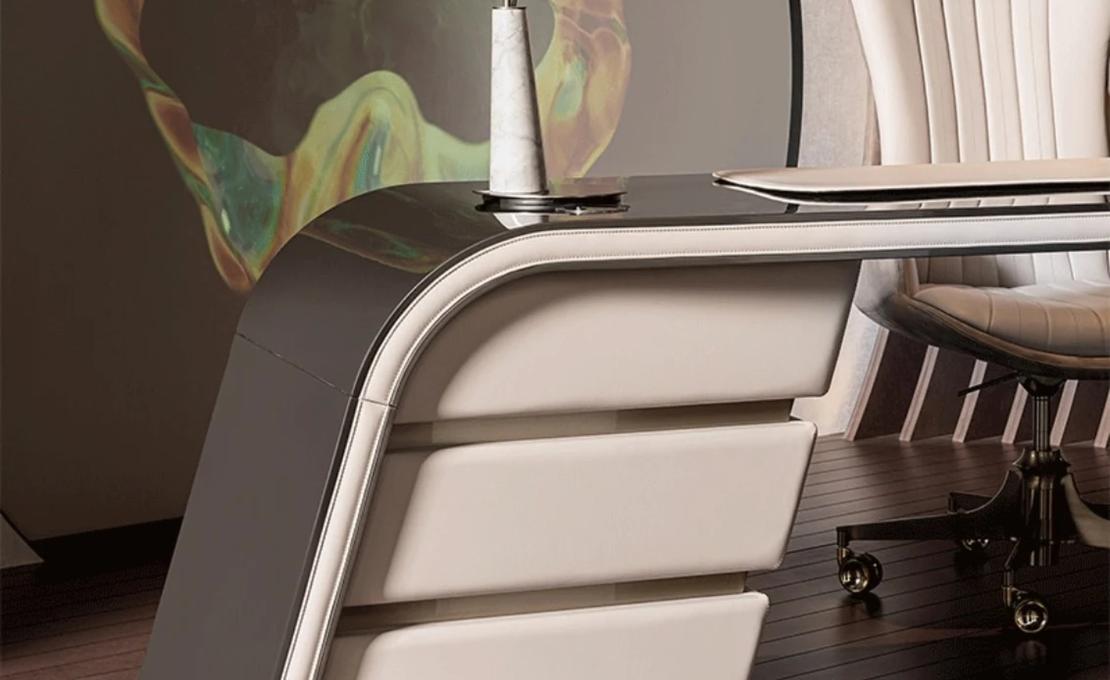 Письменный стол модель Ambassador от фабрики Ipe Cavalli Visionnaire