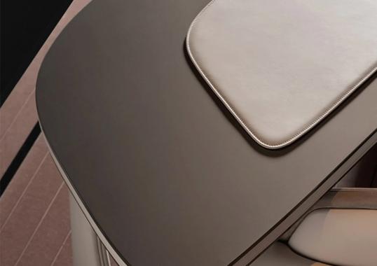 Письменный стол модель Ambassador от фабрики Ipe Cavalli Visionnaire