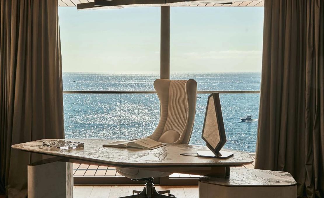 Письменный стол модель Ephir от фабрики Ipe Cavalli Visionnaire