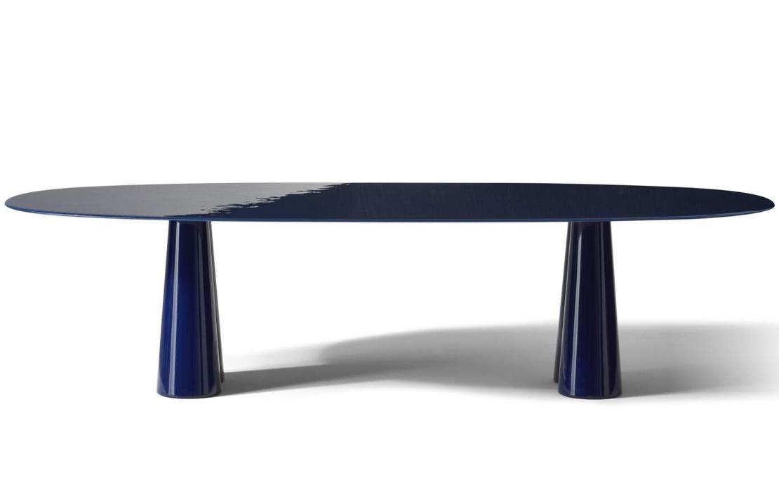 Овальный стол  модель Treflo фабрики Cassina — дизайн Ронана Буруллека