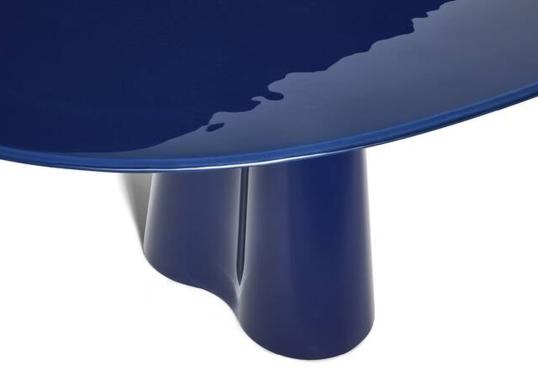 Овальный стол  модель Treflo фабрики Cassina — дизайн Ронана Буруллека