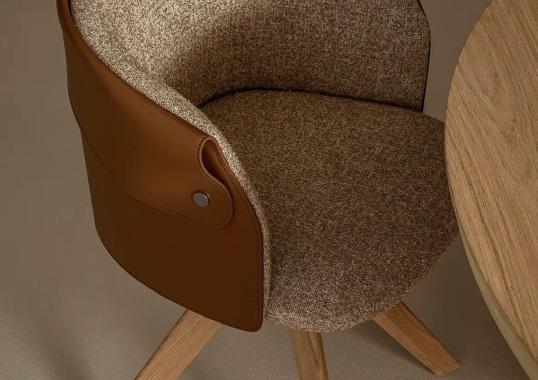 Стул‑кресло модель Ozzy от фабрики Flexform