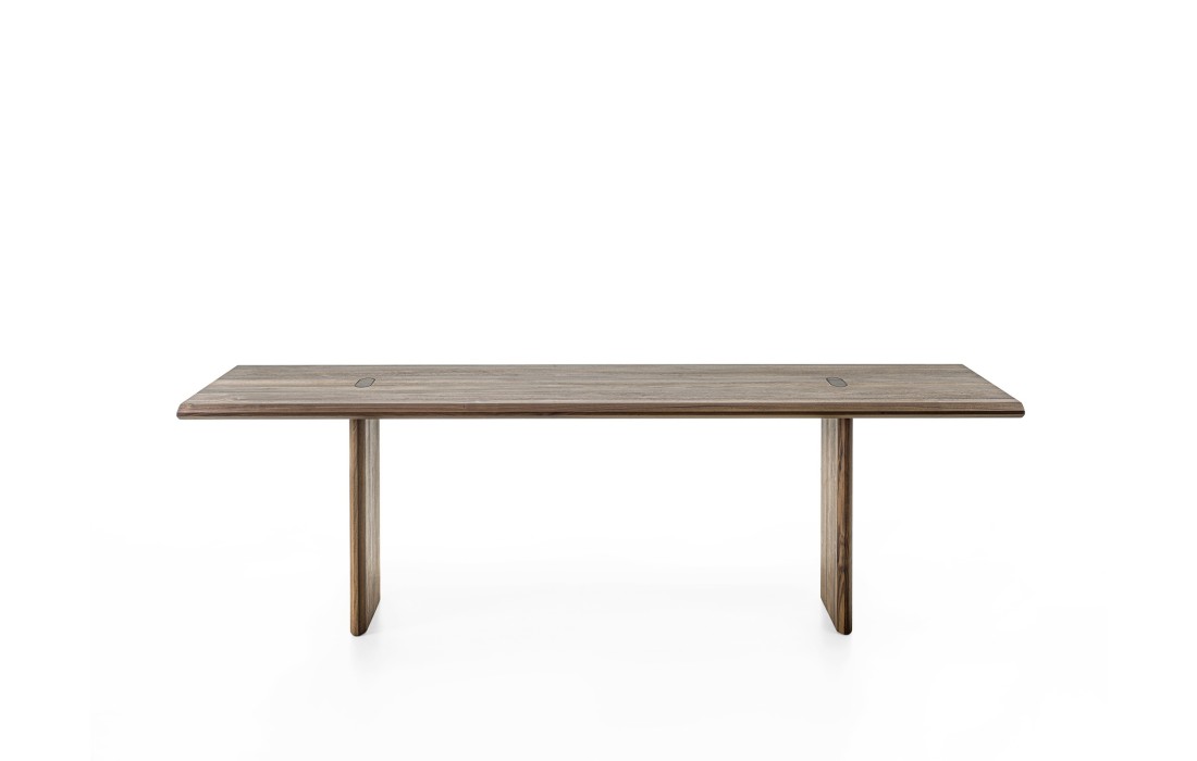 Стол обеденный модель INCASTRO от Riva 1920 — дизайн Authentic Design