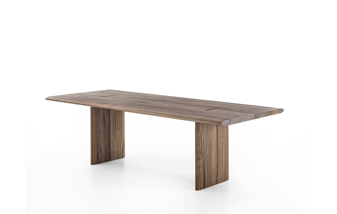 Стол обеденный модель INCASTRO от Riva 1920 — дизайн Authentic Design