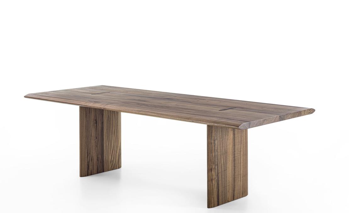 Стол обеденный модель INCASTRO от Riva 1920 — дизайн Authentic Design