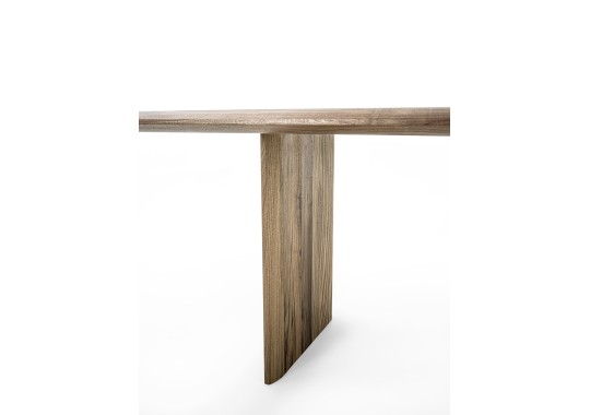 Стол обеденный модель INCASTRO от Riva 1920 — дизайн Authentic Design