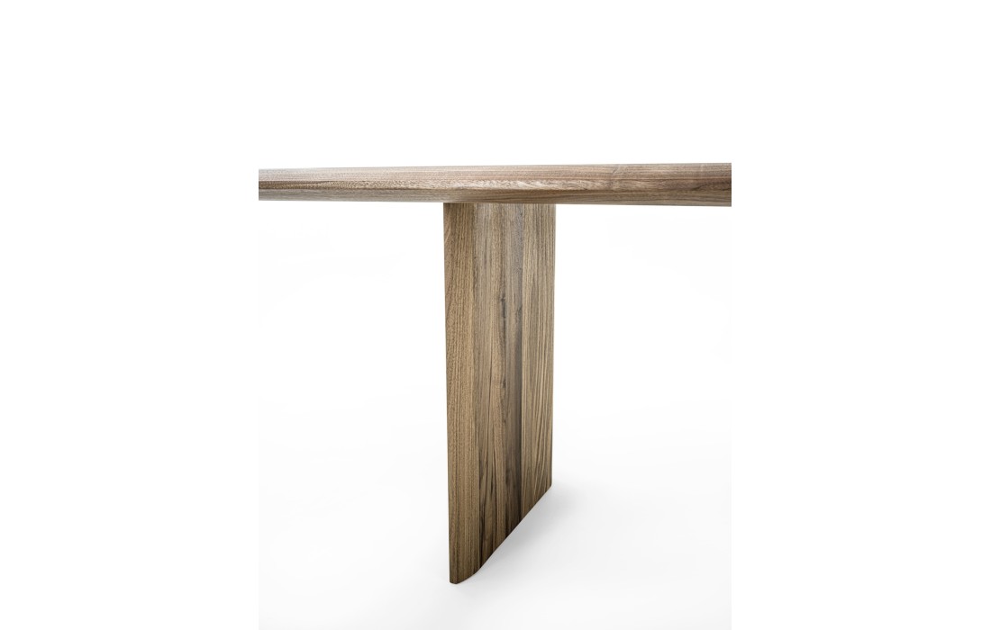 Стол обеденный модель INCASTRO от Riva 1920 — дизайн Authentic Design