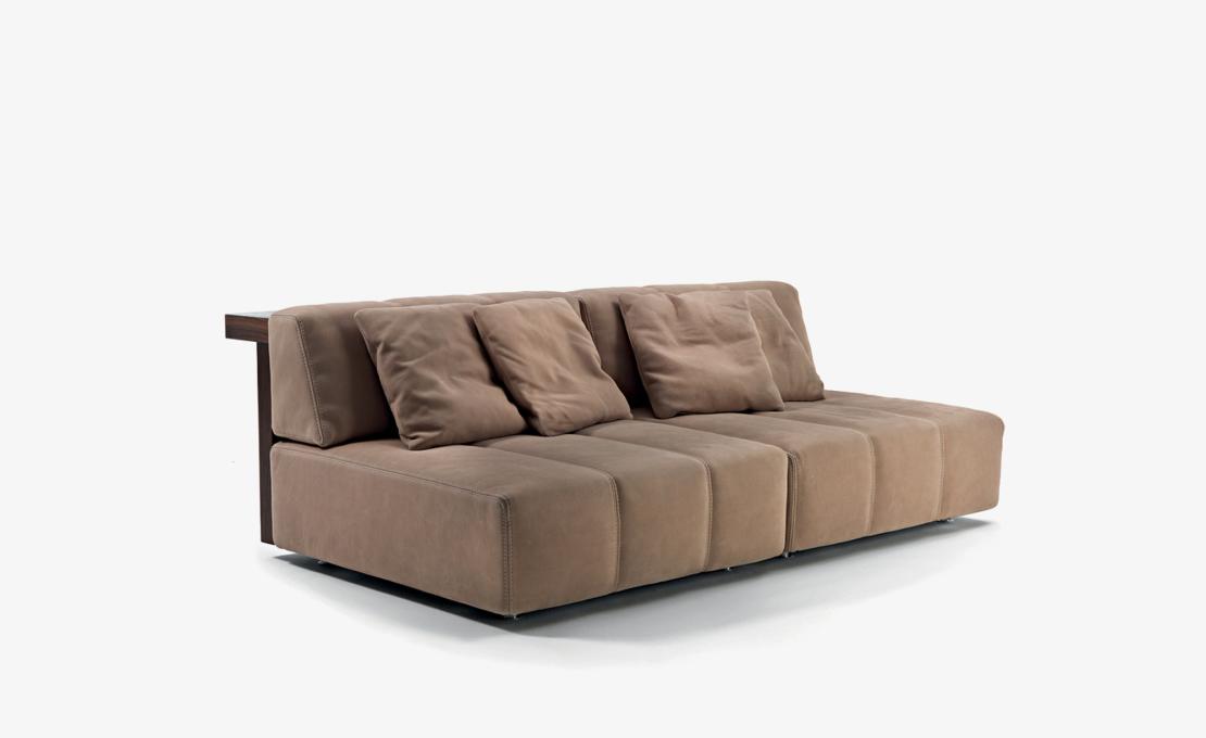 Диван FUR NATURE от Riva 1920 — дизайнер Джейми Дьюри