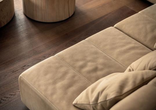 Диван FUR NATURE от Riva 1920 — дизайнер Джейми Дьюри