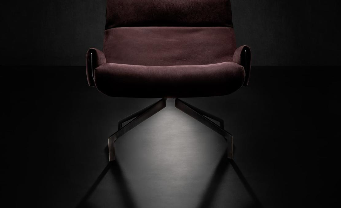 Кресло модель Club 57 фабрики Henge