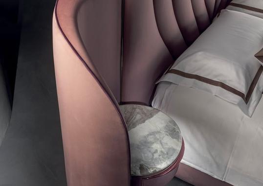 Кровать модель Adele фабрики Longhi