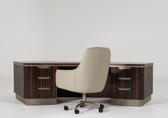 Письменный стол модель Luxor от фабрики Giorgio Collection