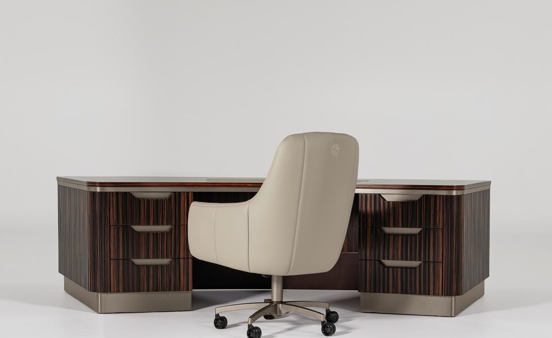 Письменный стол модель Luxor от фабрики Giorgio Collection