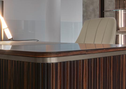 Письменный стол модель Luxor от фабрики Giorgio Collection