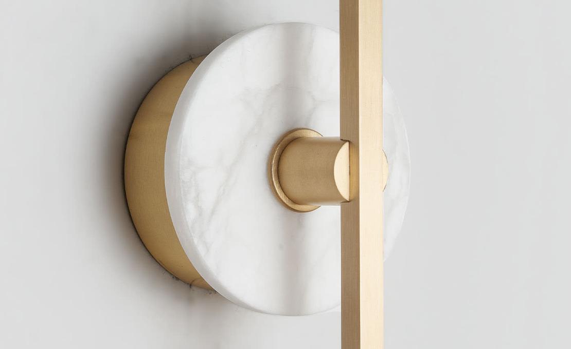 Настенный светильник от фабрики Matlight Milano модель «Essential Grand Stick»