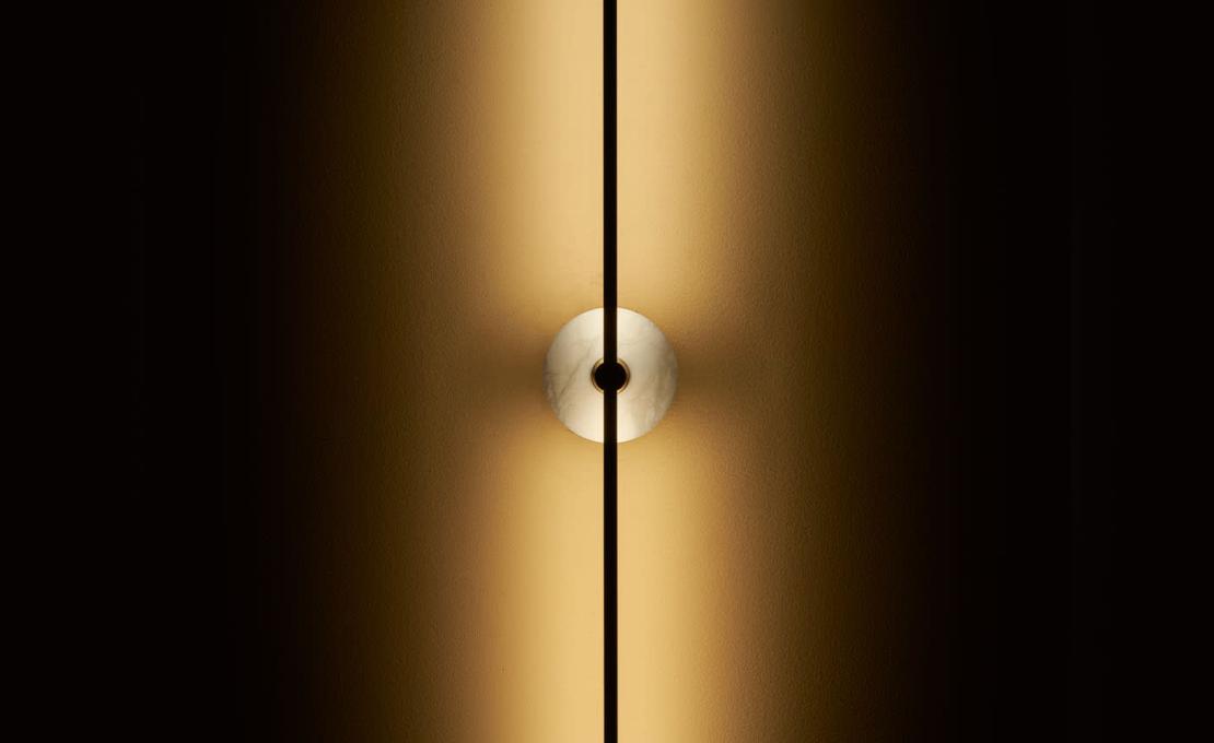 Настенный светильник от фабрики Matlight Milano модель «Essential Grand Stick»