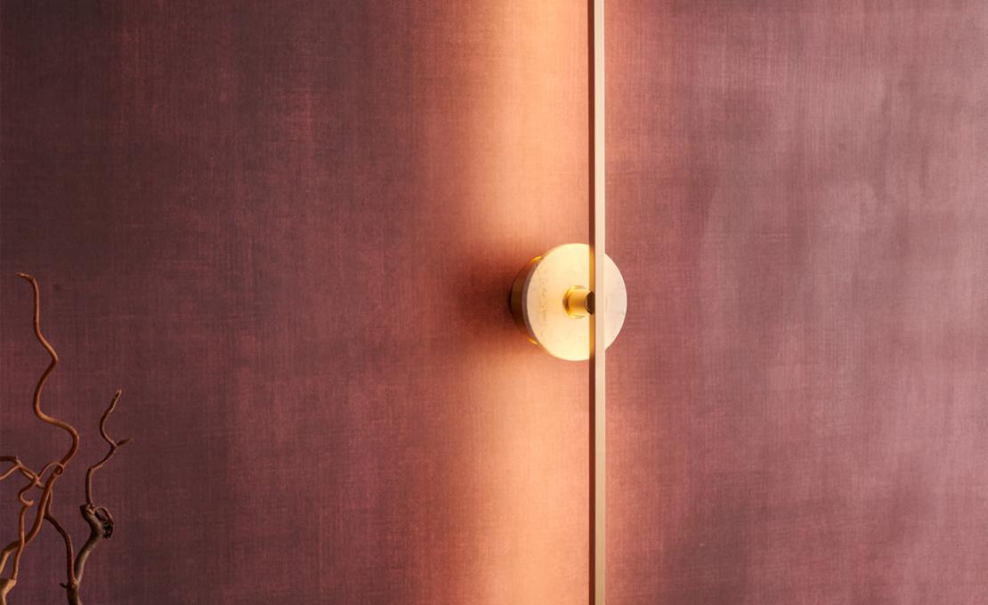 Настенный светильник от фабрики Matlight Milano модель «Essential Grand Stick»