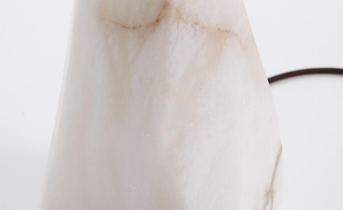 Настольная лампа от фабрики Matlight Milano модель Monolite