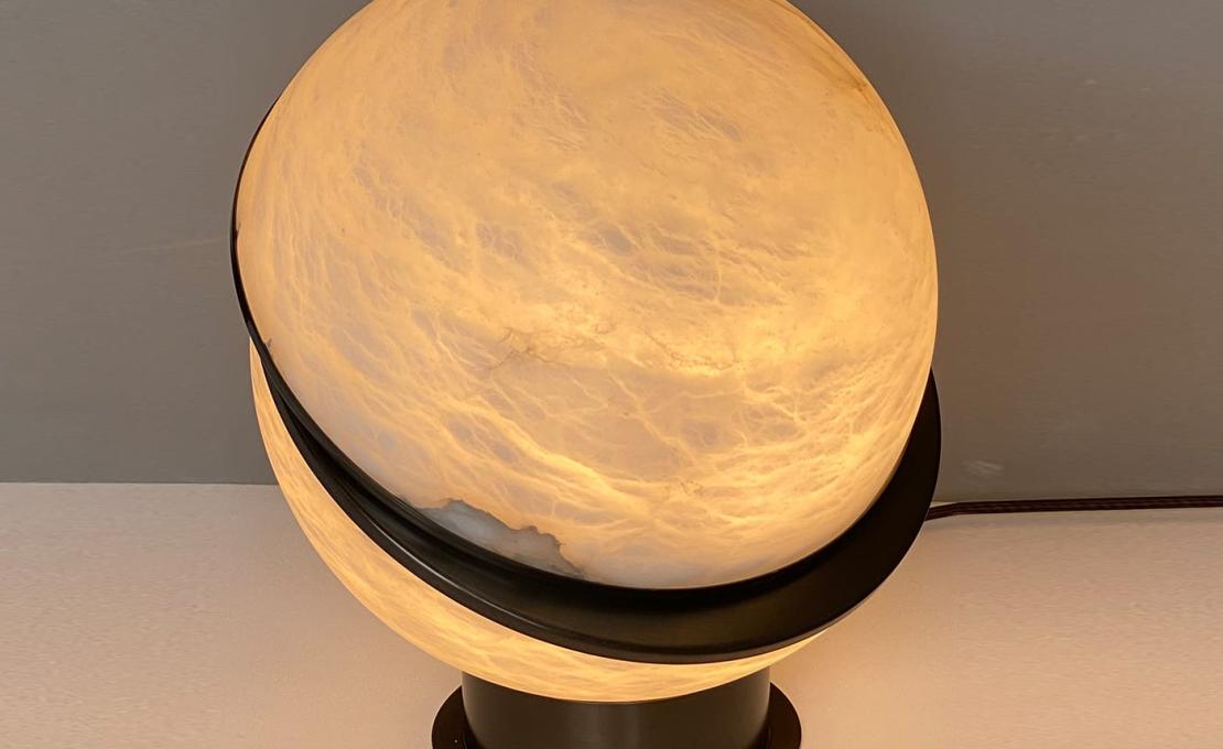 Настольная лампа от фабрики Matlight Milano коллекция Offset Globe