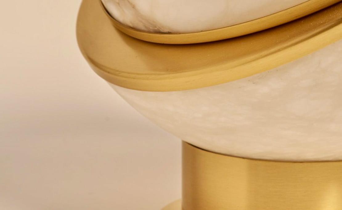 Настольная лампа от фабрики Matlight Milano модель Offset Globe