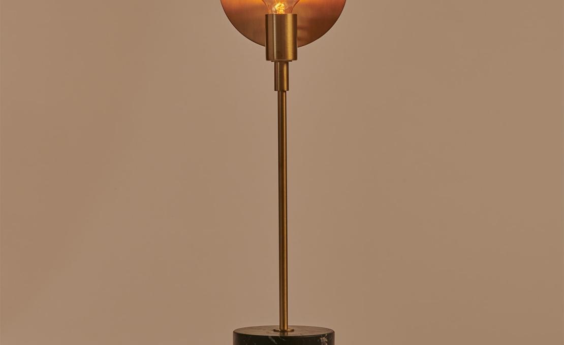 Настольная лампа от фабрики Matlight Milano модель Essential Vanessa Marquina